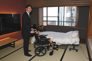 介護用ベッドを設置した和室＝南知多町内海で