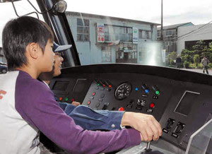 富山 運転士って大変だ 高岡 万葉線電車まつり 就職 転職ニュース 中日しごと情報 転職 求人情報 名古屋市 愛知県 岐阜県 三重県