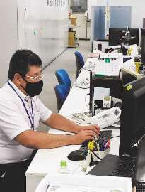 在宅勤務の導入で出勤者減に取り組む電算システム＝大垣市加賀野の同社ＩＴ開発本部で