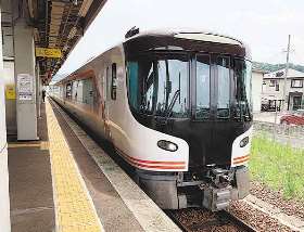 ７月にデビューするＨＣ８５系＝ＪＲ鵜沼駅で