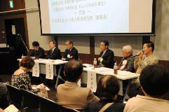 引きこもり支援について意見を交わす参加者＝名古屋市中村区のウインクあいちで