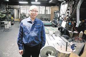 若返りと働き方改革を進めたナルセ金属の成瀬社長＝名古屋市中区で