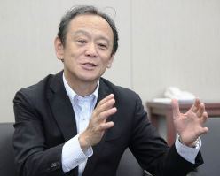 技術者としてものづくりの魅力を語るトヨタ自動車の伊勢清貴専務役員＝名古屋市中村区で