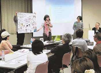 ４月下旬に開かれた大学生の「挑戦」の報告会＝名古屋市熱田区で
