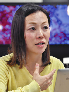 フリーランスの働く環境について語る平田麻莉さん＝東京都中央区で