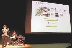 自身の会社の事業を説明する佐藤さん＝大府市柊山町のおおぶ文化交流の杜で
