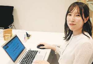 「『ＩＴが分からない』を理解した上で、仕事の話ができる人材が必要」と語る、教員から転身した水戸玲樹さん＝東京都渋谷区で