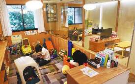 「ディースタート四日市」内の様子＝四日市市鵜の森１の太平洋鵜の森ビル４階で