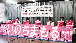 会見する西尾書記長（右から３人目）ら県医労連のメンバー＝県庁で